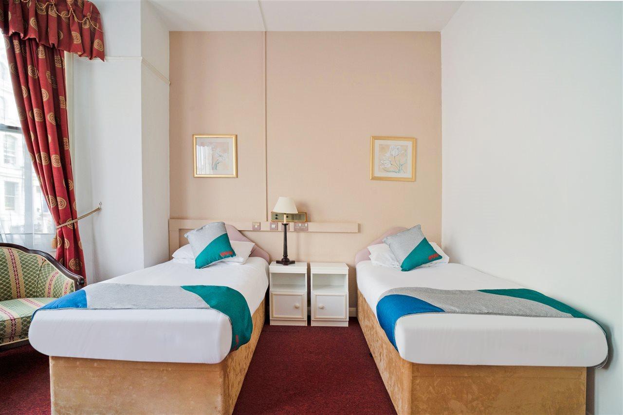 Oyo The Palm Court Hotel Істборн Екстер'єр фото